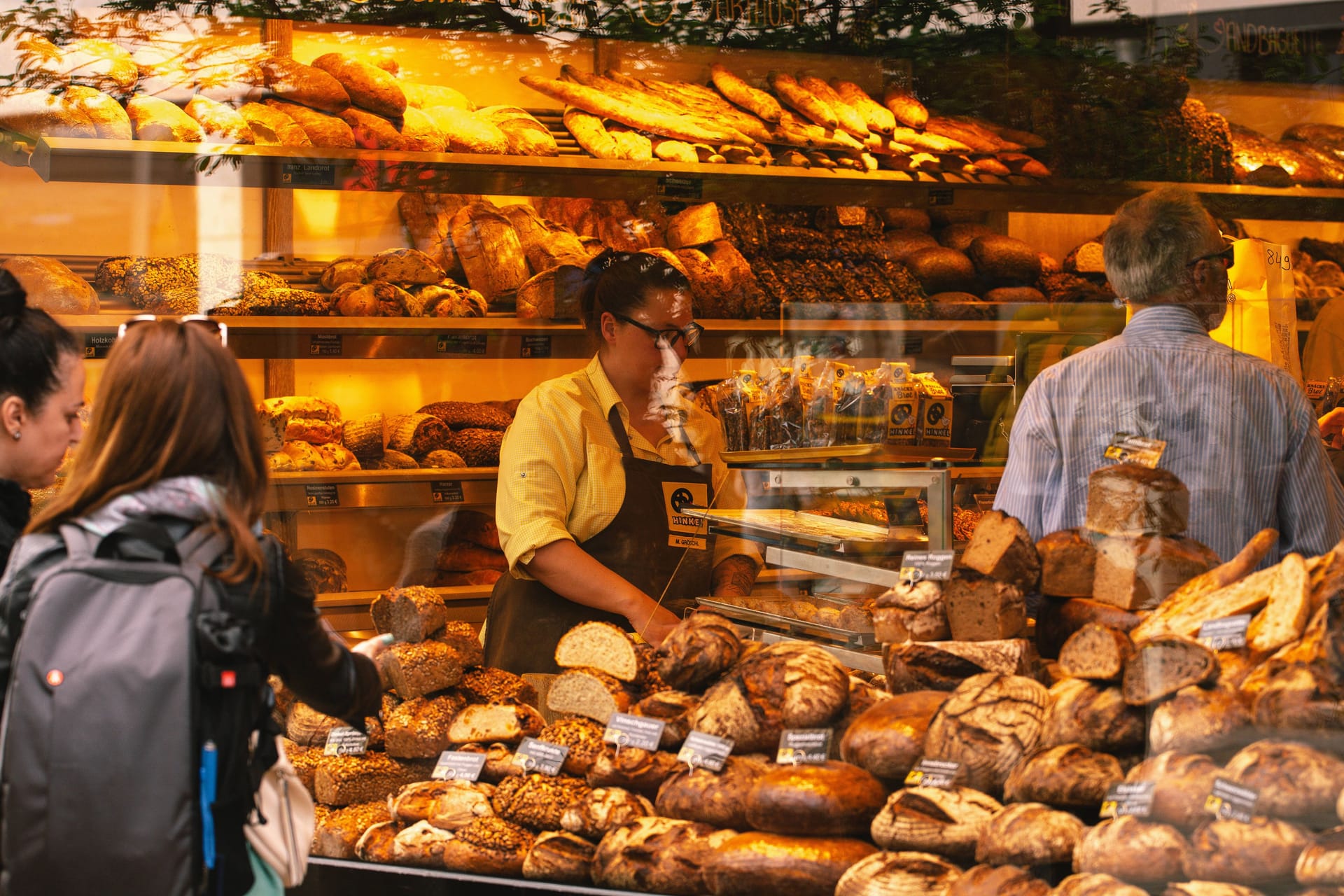 Das Schaufenster der Bäckerei Hinkel in Düsseldorf (Archivbild).