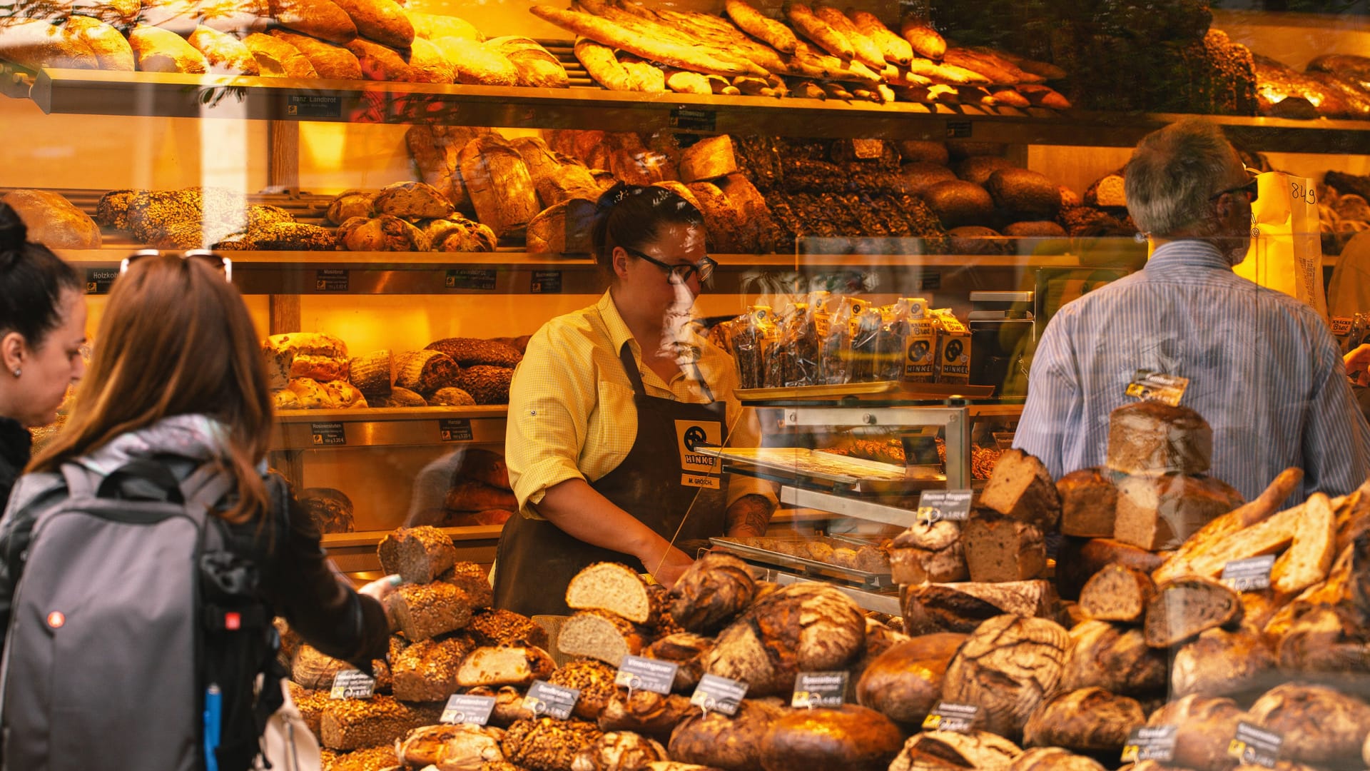 Das Schaufenster der Bäckerei Hinkel in Düsseldorf (Archivbild).