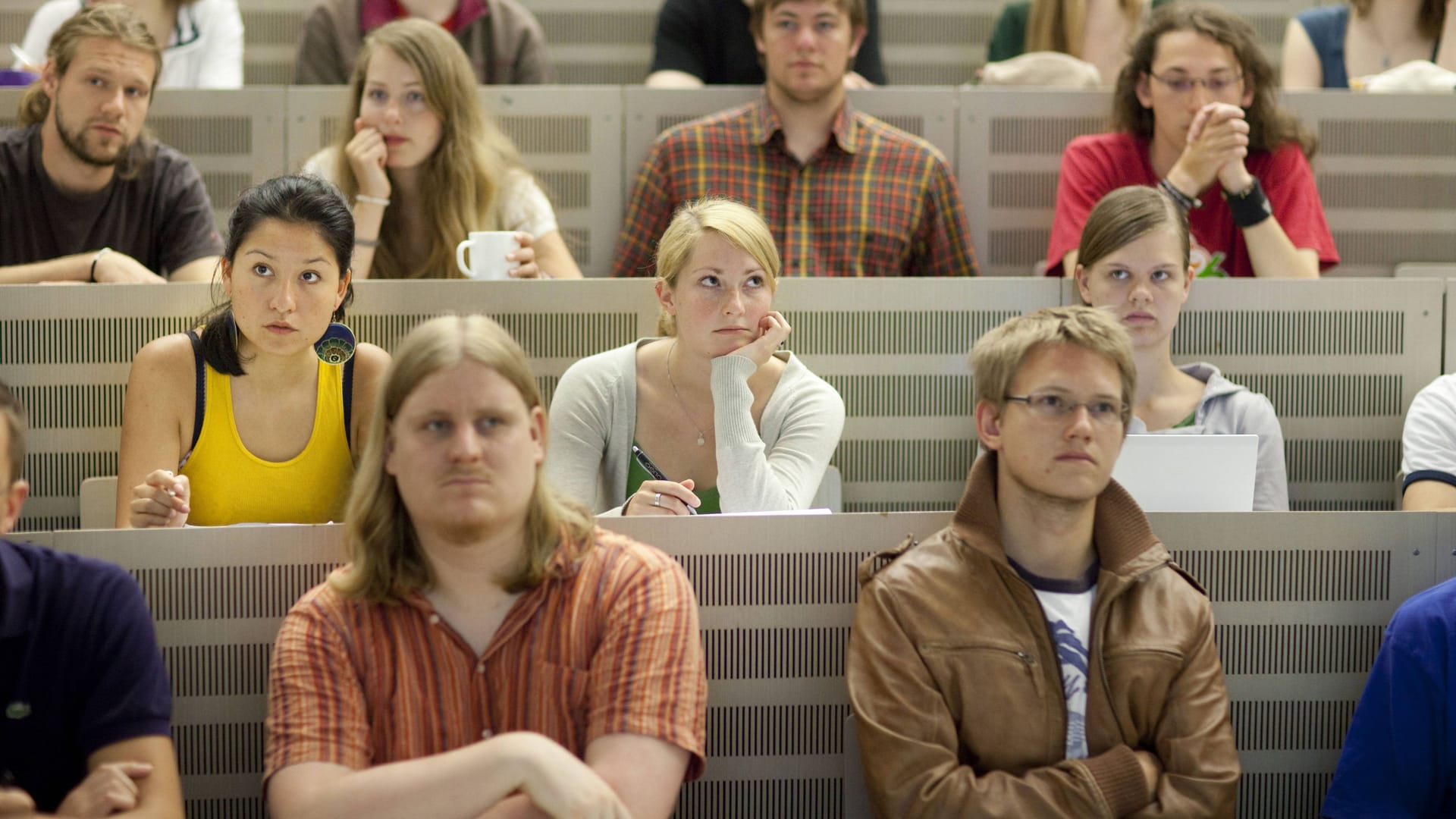 Studierende in einem Hörsaal der Universität Hamburg (Archivbild).