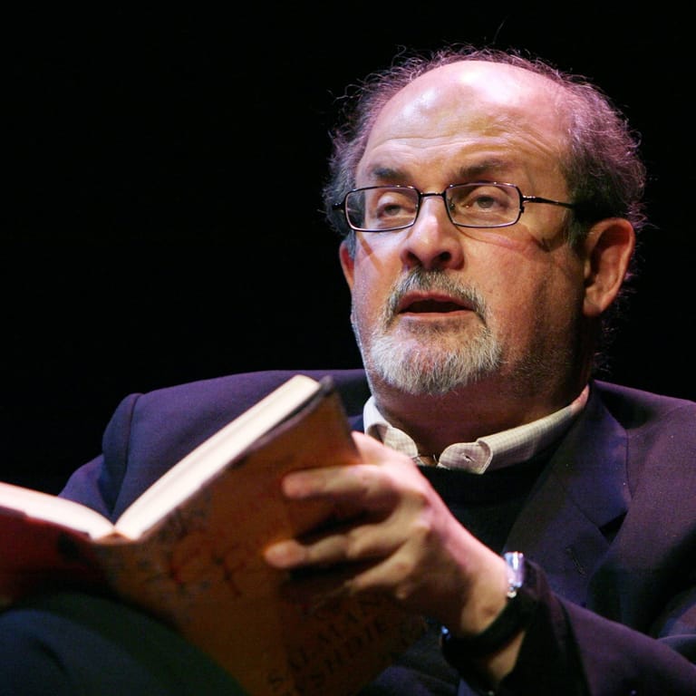 Salman Rushdie (Archiv): Während einer Veranstaltung in New York wurde der Schriftsteller schwer verletzt.
