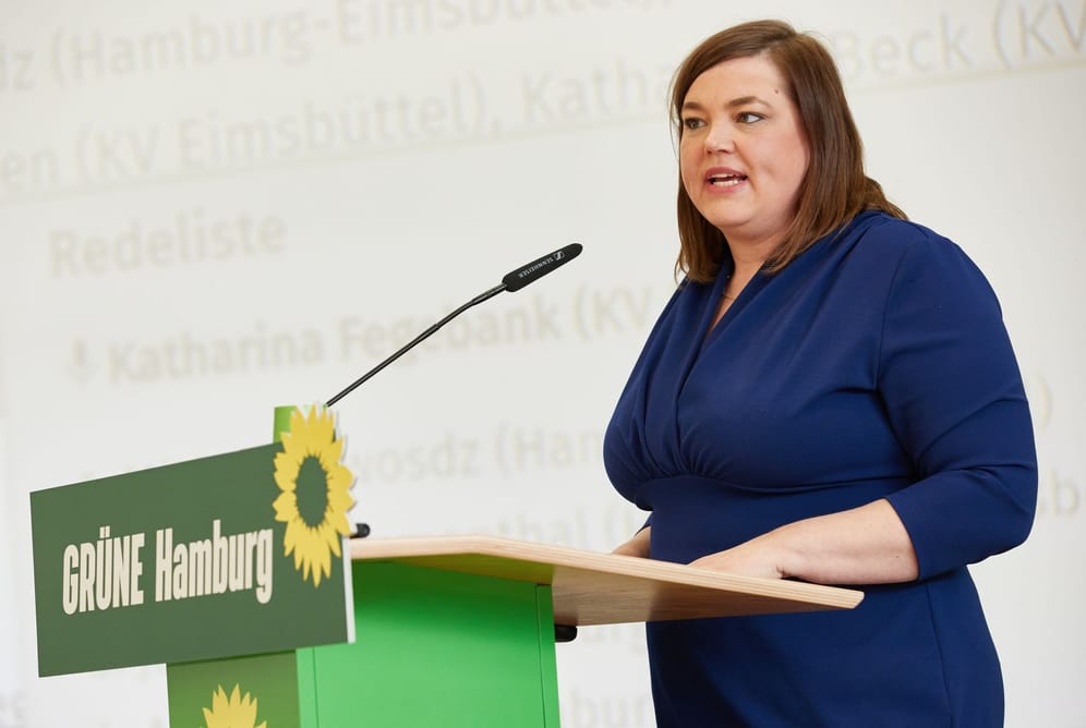 Katharina Fegebank (Bündnis 90/Die Grünen) bei einer Rede: Sie verlässt sich auf das Wort vom Koalitionspartner Peter Tschentscher (SPD).