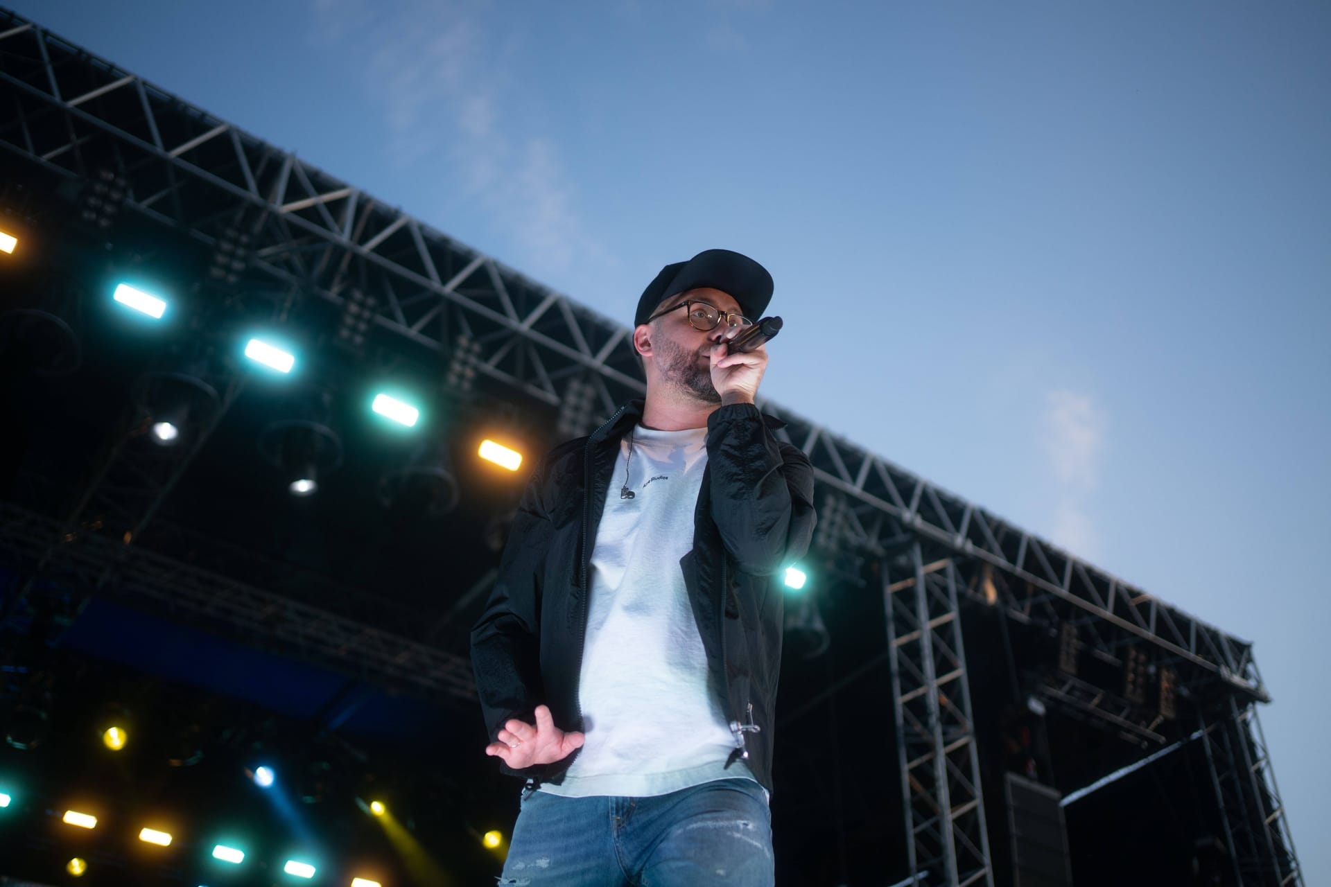 Mark Forster bei einem Konzert am Elbufer in Dresden: In dieser Woche kommt der Sänger nach Hamburg.