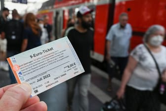 9-Euro-Ticket: Offenbar zieht es mehr Menschen aufs Land.