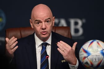 Gianni Infantino: Der Fifa-Präsident kommt Gastgeber Katar erneut einen Schritt entgegen.