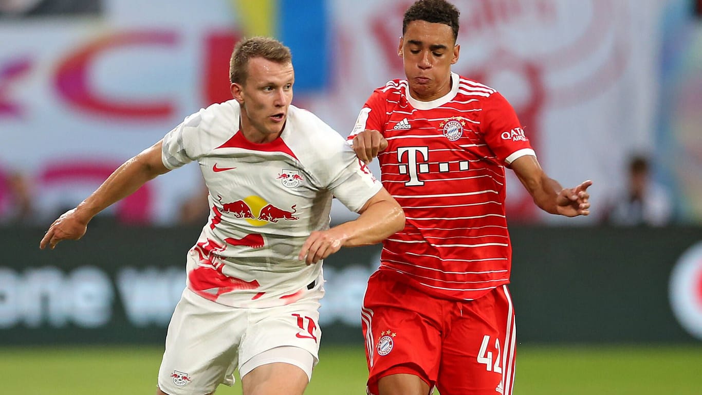 Lukas Klostermann (l.) im Duell mit Jamal Musiala: Gegen den FC Bayern hatte Leipzig noch ein paar Probleme im Supercup.