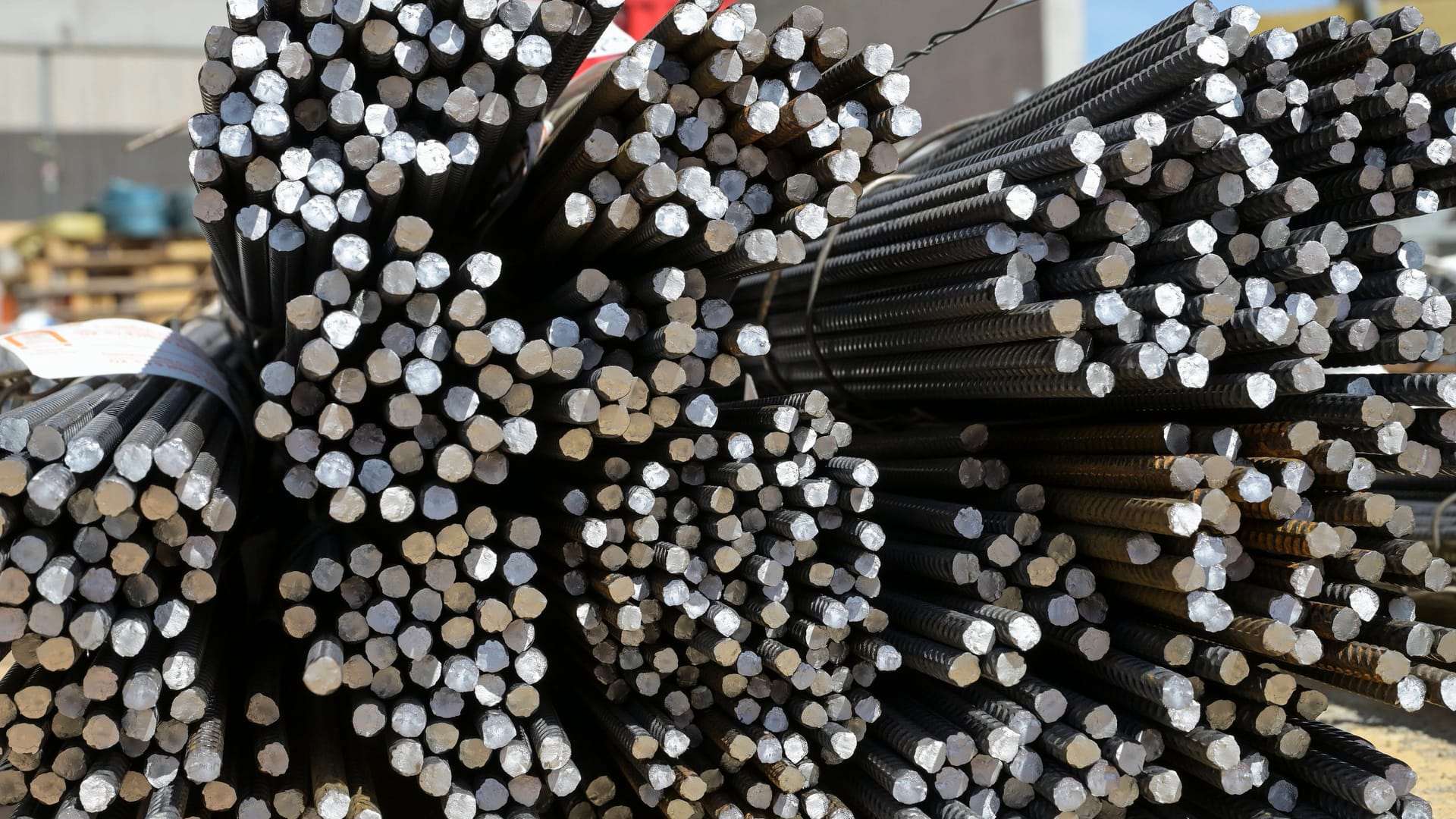 Stahl (Symbolbild): Insbesondere elektronische Komponenten aller Art fehlen, sowie Stahl, Aluminimum und Verpackungsmaterialien. Stahl (Symbolbild): Insbesondere elektronische Komponenten aller Art fehlen, sowie Stahl, Aluminimum und Verpackungsmaterialien.
