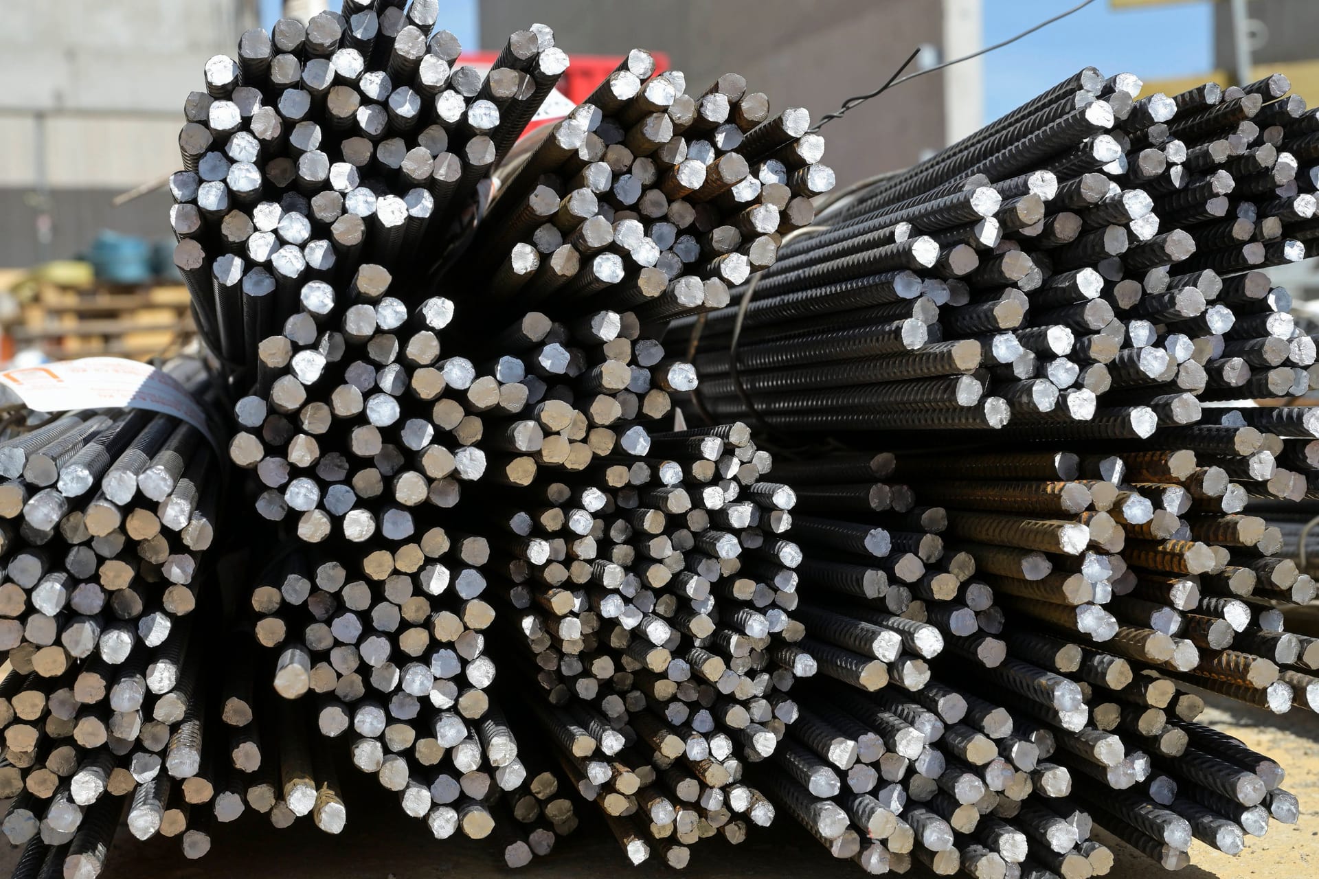 Stahl (Symbolbild): Insbesondere elektronische Komponenten aller Art fehlen, sowie Stahl, Aluminimum und Verpackungsmaterialien. Stahl (Symbolbild): Insbesondere elektronische Komponenten aller Art fehlen, sowie Stahl, Aluminimum und Verpackungsmaterialien.