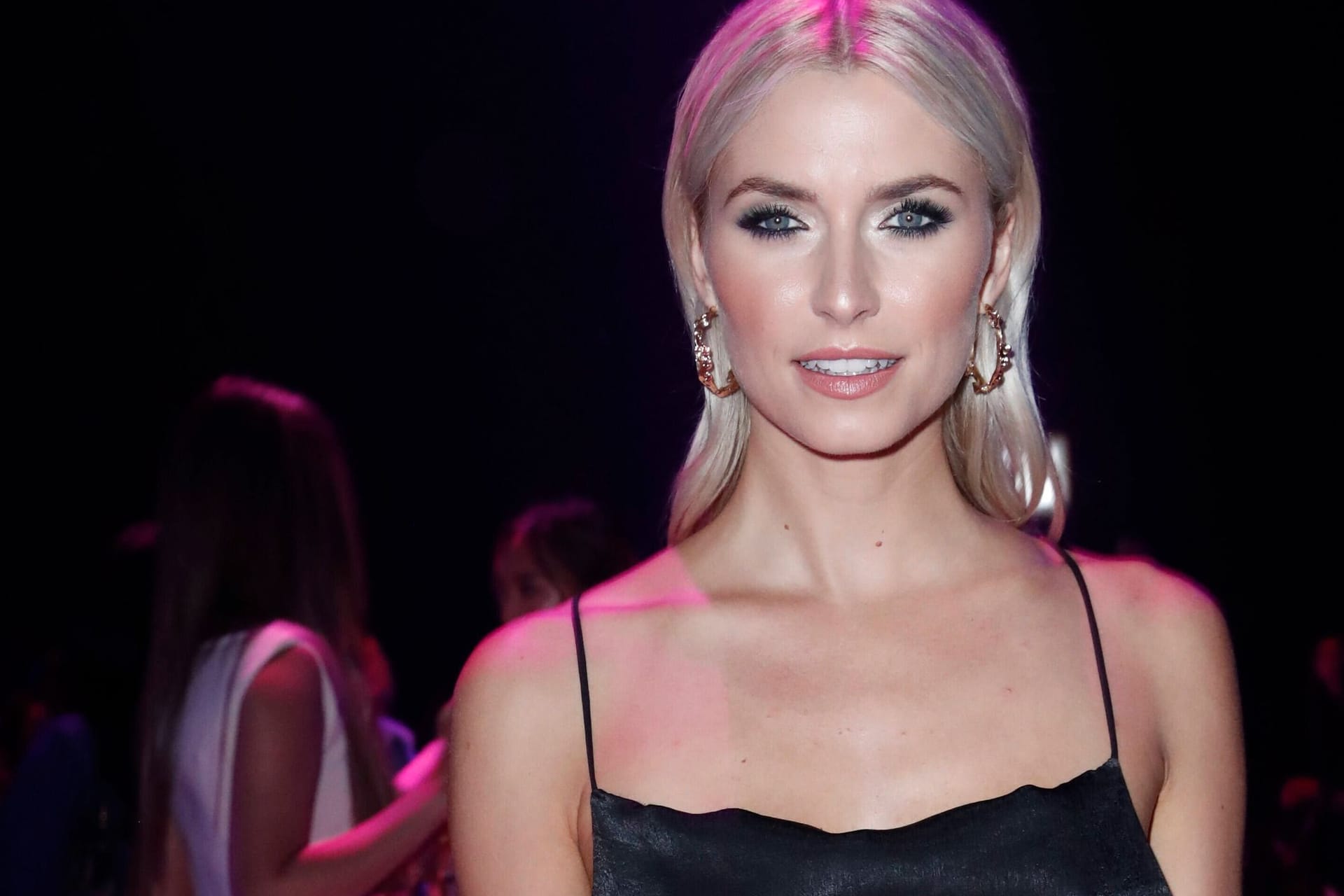 Lena Gercke: Das Model ist schwanger und zeigt ihren wachsenden Babybauch auf Instagram.