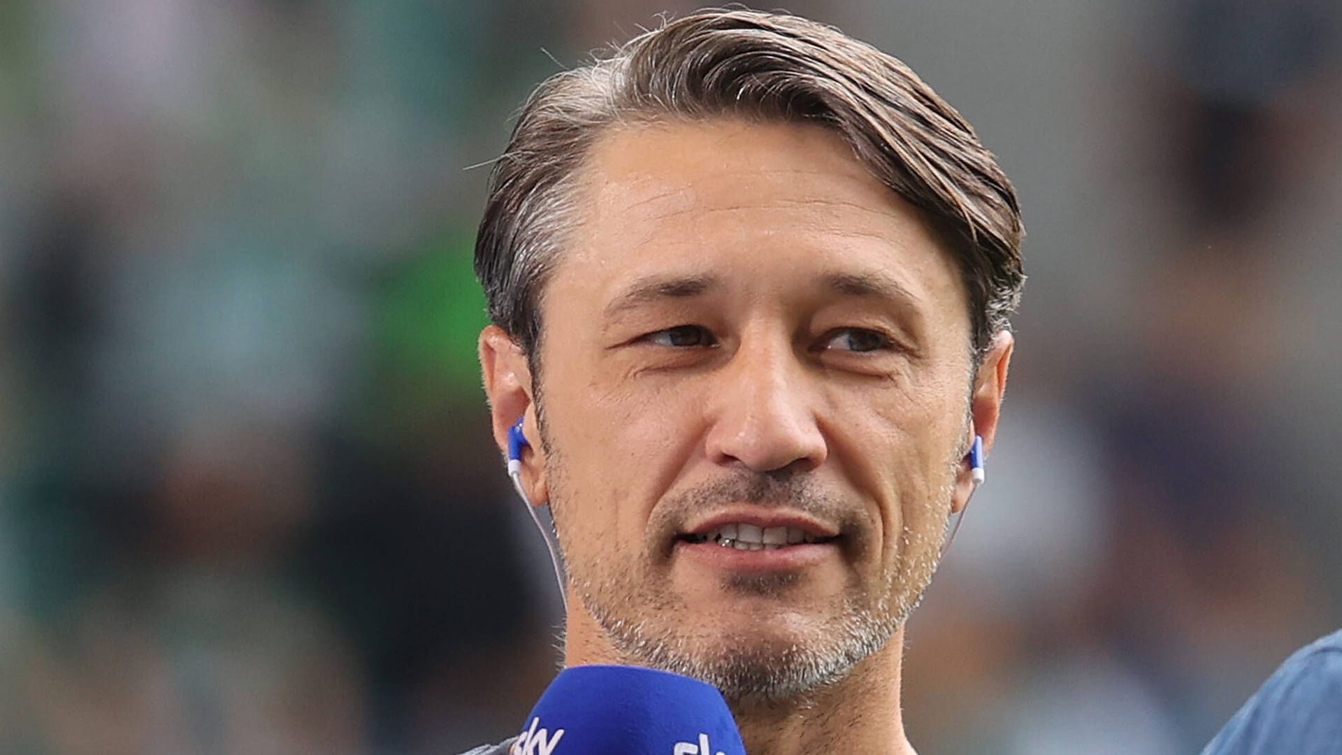 In Gesprächslaune – nur nicht zu Max Kruse: Wolfsburg-Trainer Niko Kovac, hier vor der Partie gegen Schalke 04.