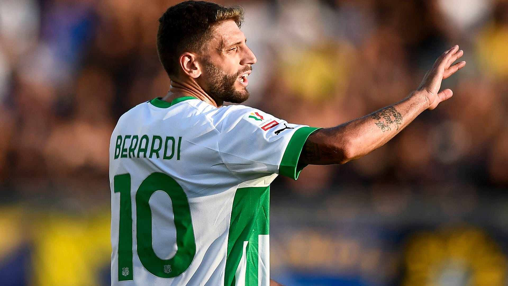 Domenico Berardi im Spiel gegen Modena: Der italienische Nationalspieler legte sich mit einem Fan an. Domenico Berardi im Spiel gegen Modena: Der italienische Nationalspieler legte sich mit einem Fan an.