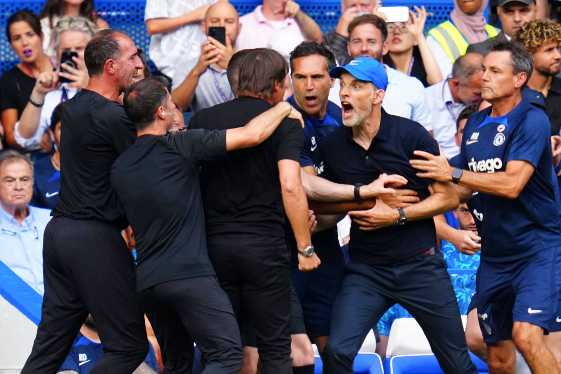 Antonio Conte und Thomas Tuchel (r.): Die beiden Trainer sind nach der Partie aneinandergeraten.