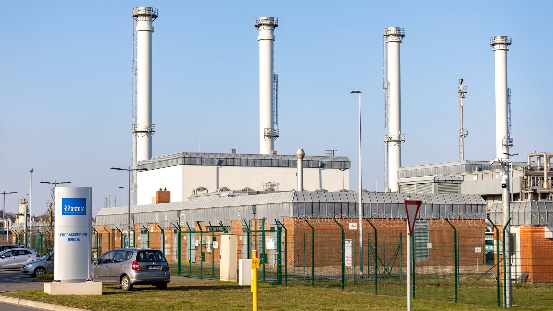 Erdgasspeicher in Rehden (Archivbild): Mit einer Kapazität von 3,9 Milliarden Kubikmetern ist der Speicher in Rehden der größte in Westeuropa. Erdgasspeicher in Rehden (Archivbild): Mit einer Kapazität von 3,9 Milliarden Kubikmetern ist der Speicher in Rehden der größte in Westeuropa.