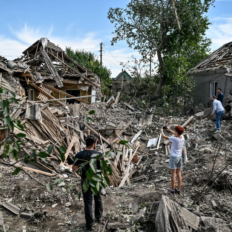 Zerstörung in der Nähe von Saporischschja am Dienstag: Vor allem das Atomkraftwerk in der Region bereitet internationalen Beobachtern Sorge.