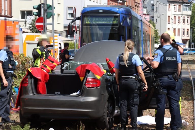 Verkehrsunfall in Frankfurt-Niederrad.