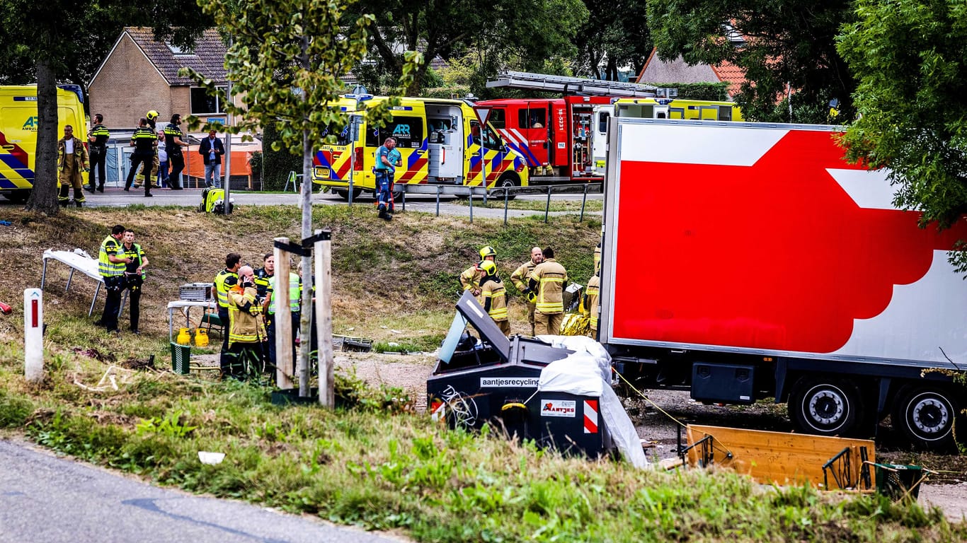 Nieuw-Beijerland in den Niederlanden: Hier hat ein Lastzug mehrere Menschen in den Tod gerissen.