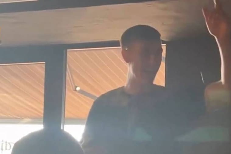 Nico Schlotterbeck sang zum Einstand beim BVB den Fetenhit "Layla".