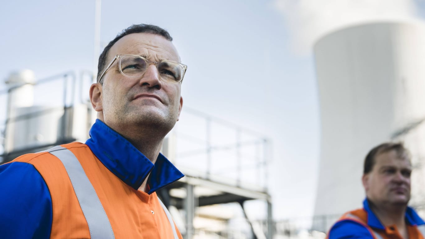 Jens Spahn beim Besuch des Gaskraftwerks Emsland (Archivbild): Die Gasumlage sei "Umverteilung von unten nach oben".