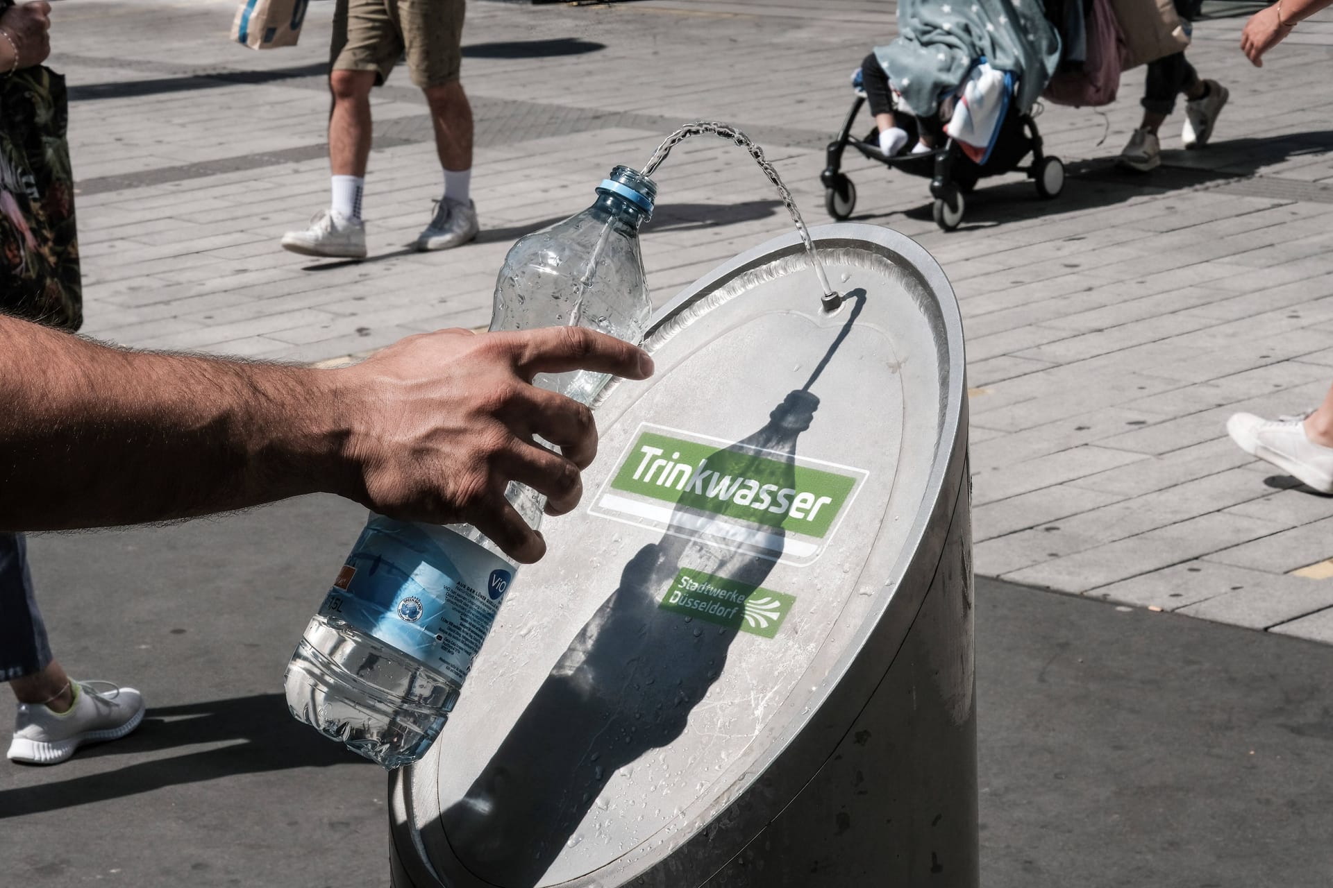 Trinkwasserbrunnen in Düsseldorf (Symbolbild): Insbesondere bei hohen Temperaturen sollen die Brunnen den Bürgerinnen und Bürgern Erfrischung verschaffen.