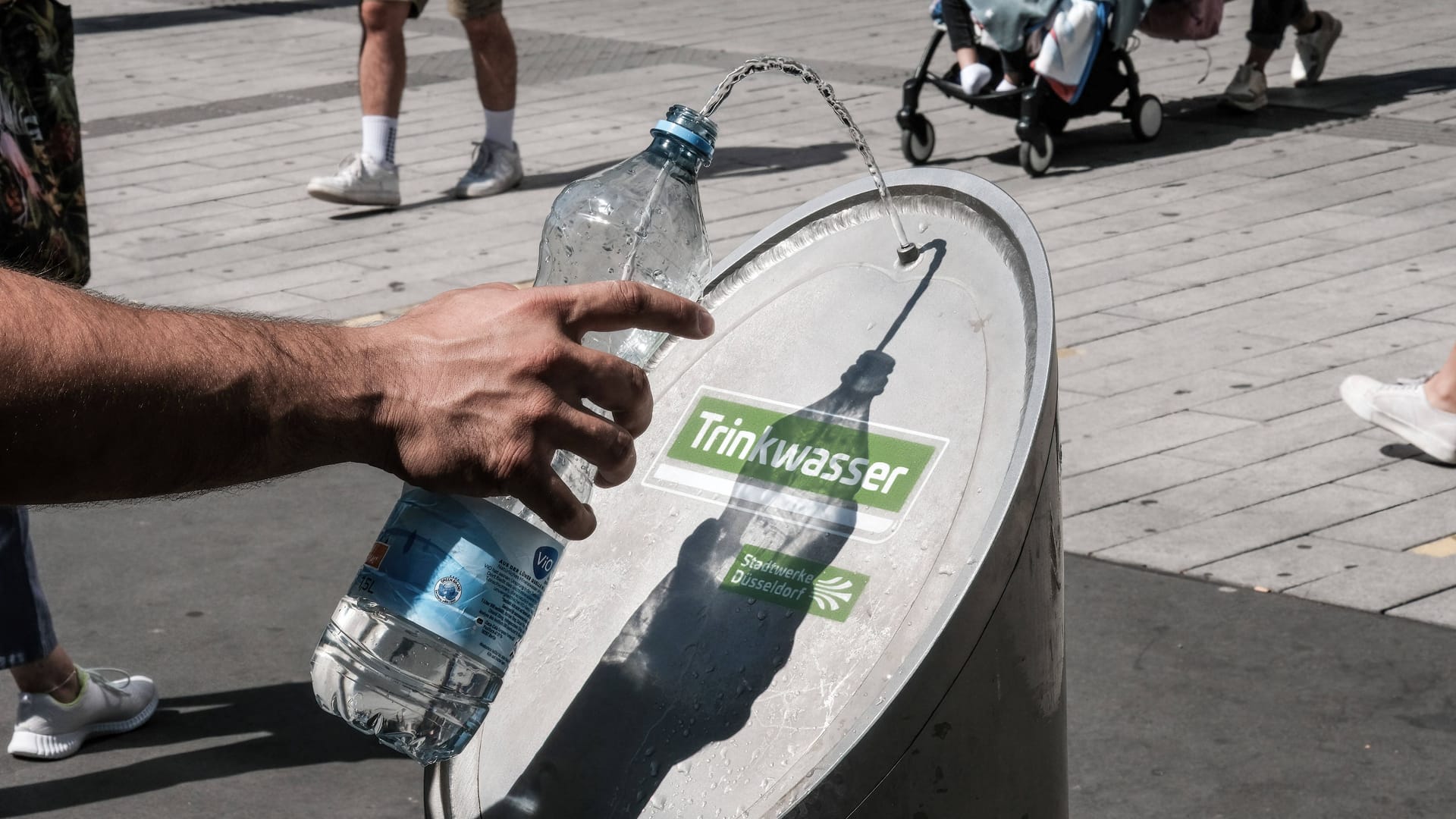 Trinkwasserbrunnen in Düsseldorf (Symbolbild): Insbesondere bei hohen Temperaturen sollen die Brunnen den Bürgerinnen und Bürgern Erfrischung verschaffen.