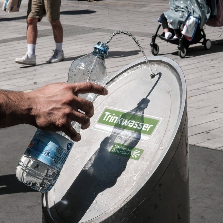 Trinkwasserbrunnen in Düsseldorf (Symbolbild): Insbesondere bei hohen Temperaturen sollen die Brunnen den Bürgerinnen und Bürgern Erfrischung verschaffen.