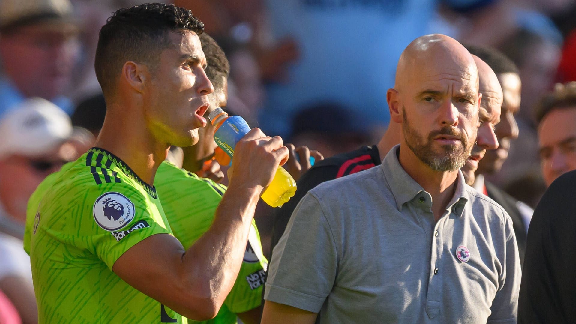 Deprimiert nach der Klatsche in Brentford: Cristiano Ronaldo (li.) und United-Trainer Erik ten Hag. Deprimiert nach der Klatsche in Brentford: Cristiano Ronaldo (li.) und United-Trainer Erik ten Hag.