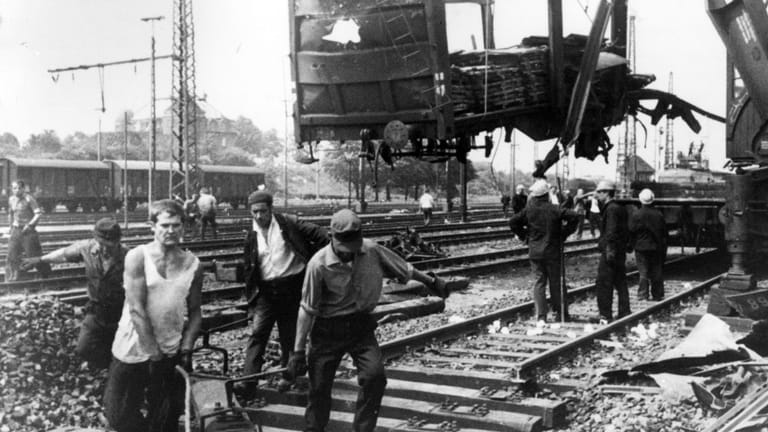 Zwölf Menschen, Bedienstete der Bundesbahn und Feuerwehrleute, kamen bei der Explosion 1969 ums Leben, 40 Menschen wurden verletzt.