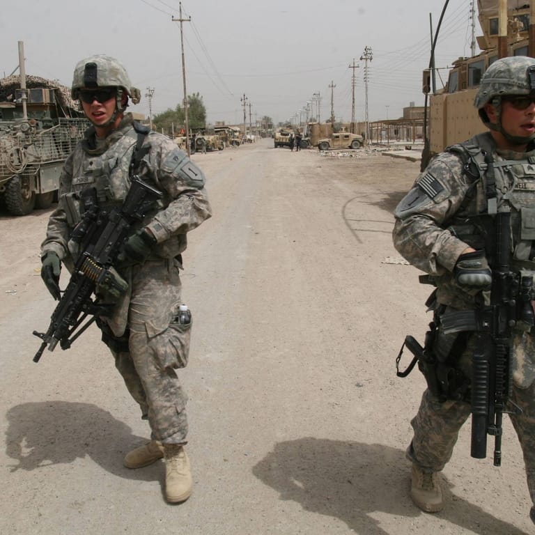 US-Soldaten auf Patrouille im Stadtteil Abu Ghraib in Bagdad (Archiv): Im dortigen Gefängnis hatten Angehörige der US-Truppen irakische Gefangene misshandelt.