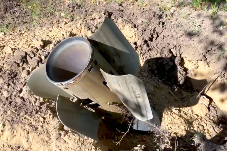 Ein Raketensplitter in der Nähe des Kernkraftwerks Saporischschja: Das von russischen Truppen besetzte ukrainische Atomkraftwerk ist weiter unter Beschuss.