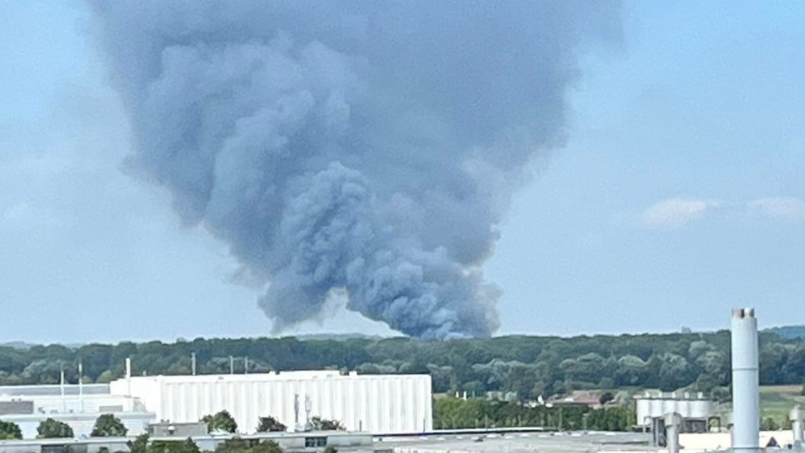 Brand bei München: Diese Aufnahme machte ein Passant am Donnerstag.