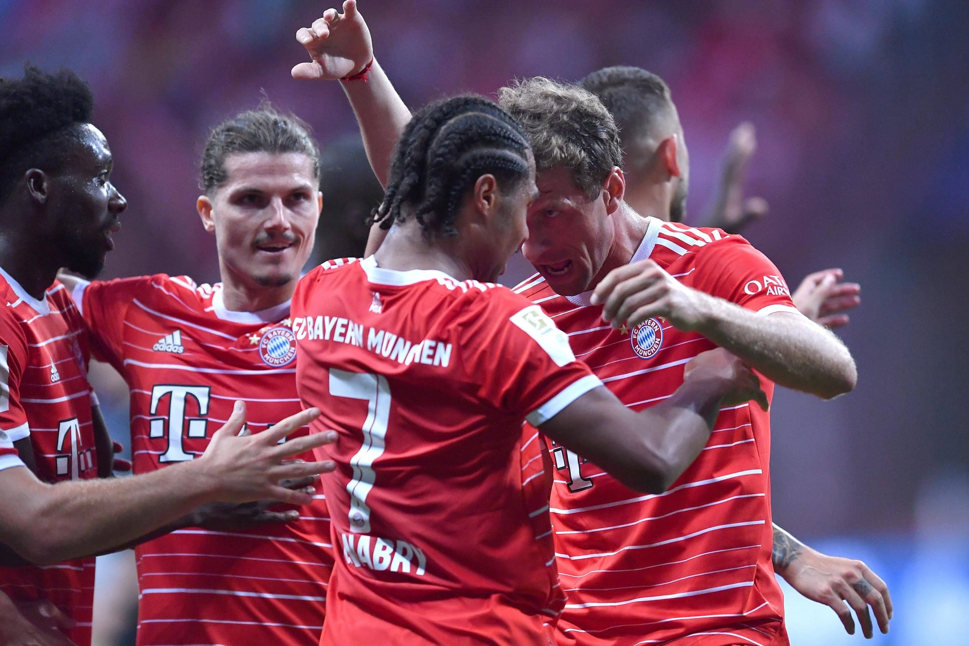 Die Spieler des FC Bayern hatten am Freitagabend reichlich Grund zum Jubeln.