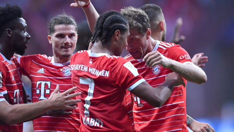 Die Spieler des FC Bayern hatten am Freitagabend reichlich Grund zum Jubeln.