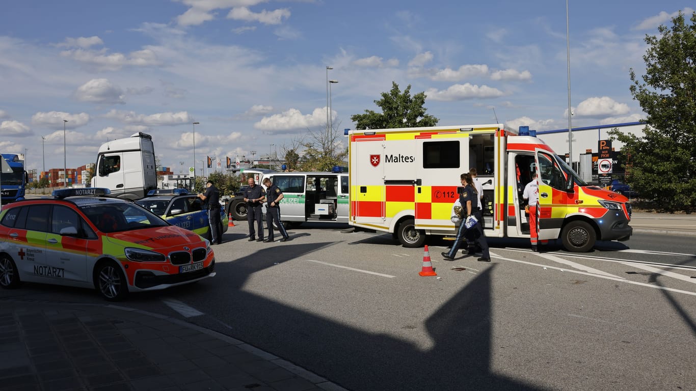 Schwerer Unfall am Montag in Nürnberg: Ein 18-Jähriger wurde angefahren und schwer verletzt.