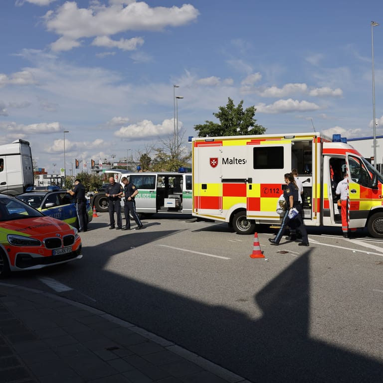 Schwerer Unfall am Montag in Nürnberg: Ein 18-Jähriger wurde angefahren und schwer verletzt.