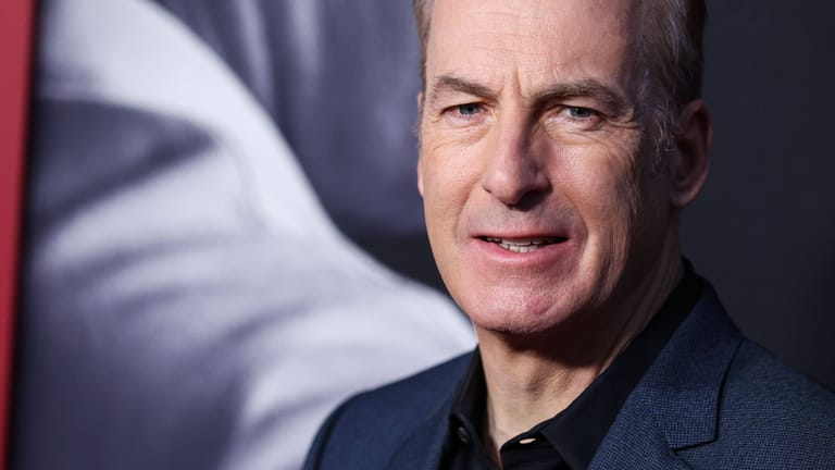Bob Odenkirk: Der Schauspieler aus der Netflix-Serie "Better Call Saul" erlitt kürzlich einen Herzinfarkt.