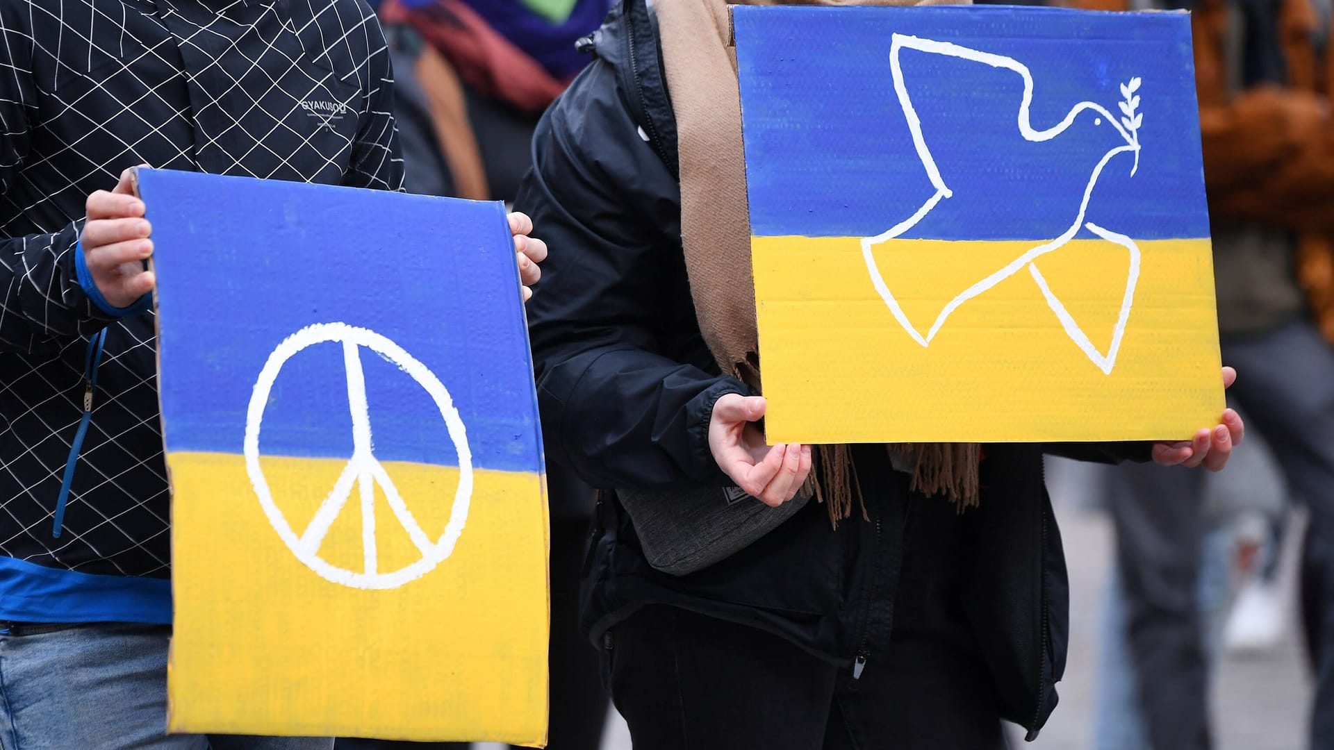 Friedensdemo in Tübingen: Russlands Angriffskrieg gegen die Ukraine hat den Blick vieler Menschen auf das Militär verändert.