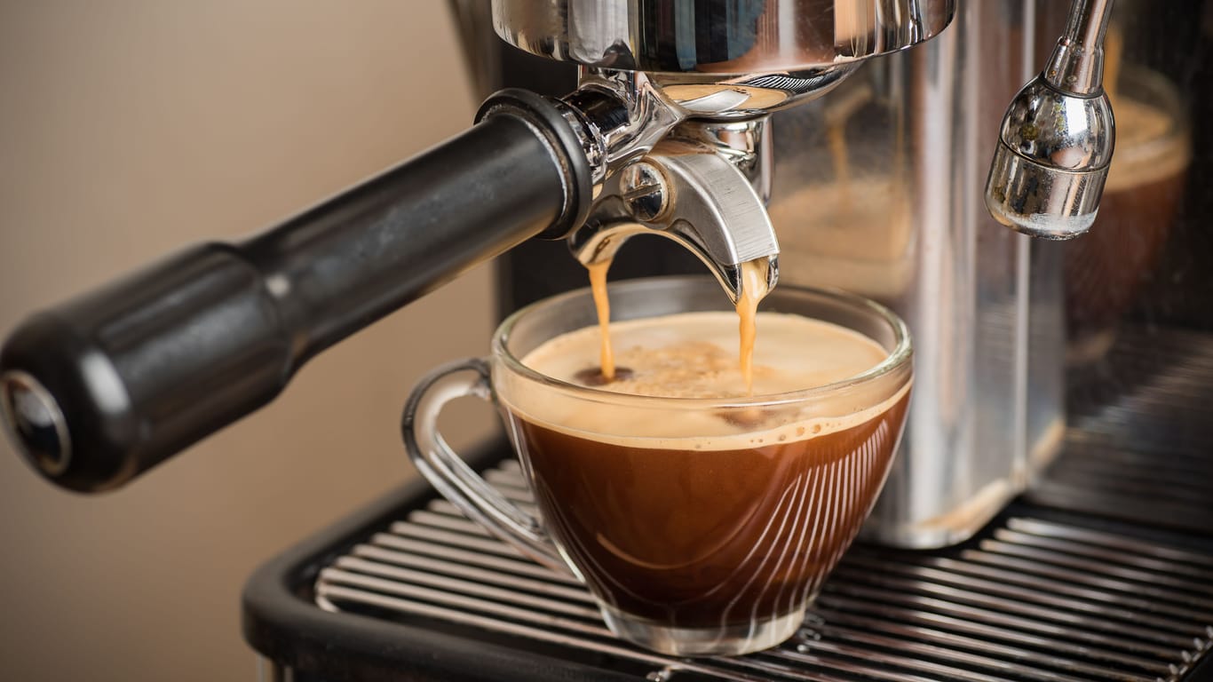 Mit einer Siebträgermaschine schmecken Kaffee und Espresso wie in Italien.