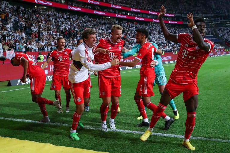 Der FC Bayern ist mit einer 6:1-Gala bei Eintracht Frankfurt in die neue Bundesligasaison gestartet.