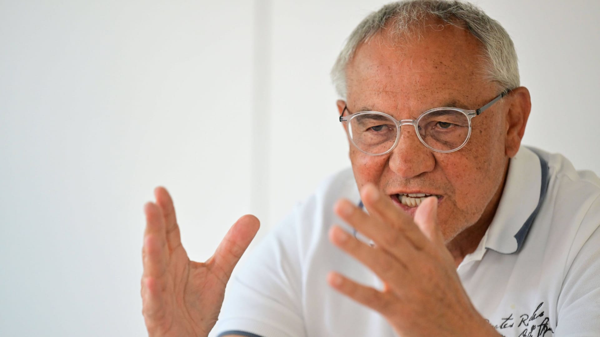 Felix Magath: Der ehemalige Spieler des Hamburger SV ist mit seinem Herzensklub unzufrieden.