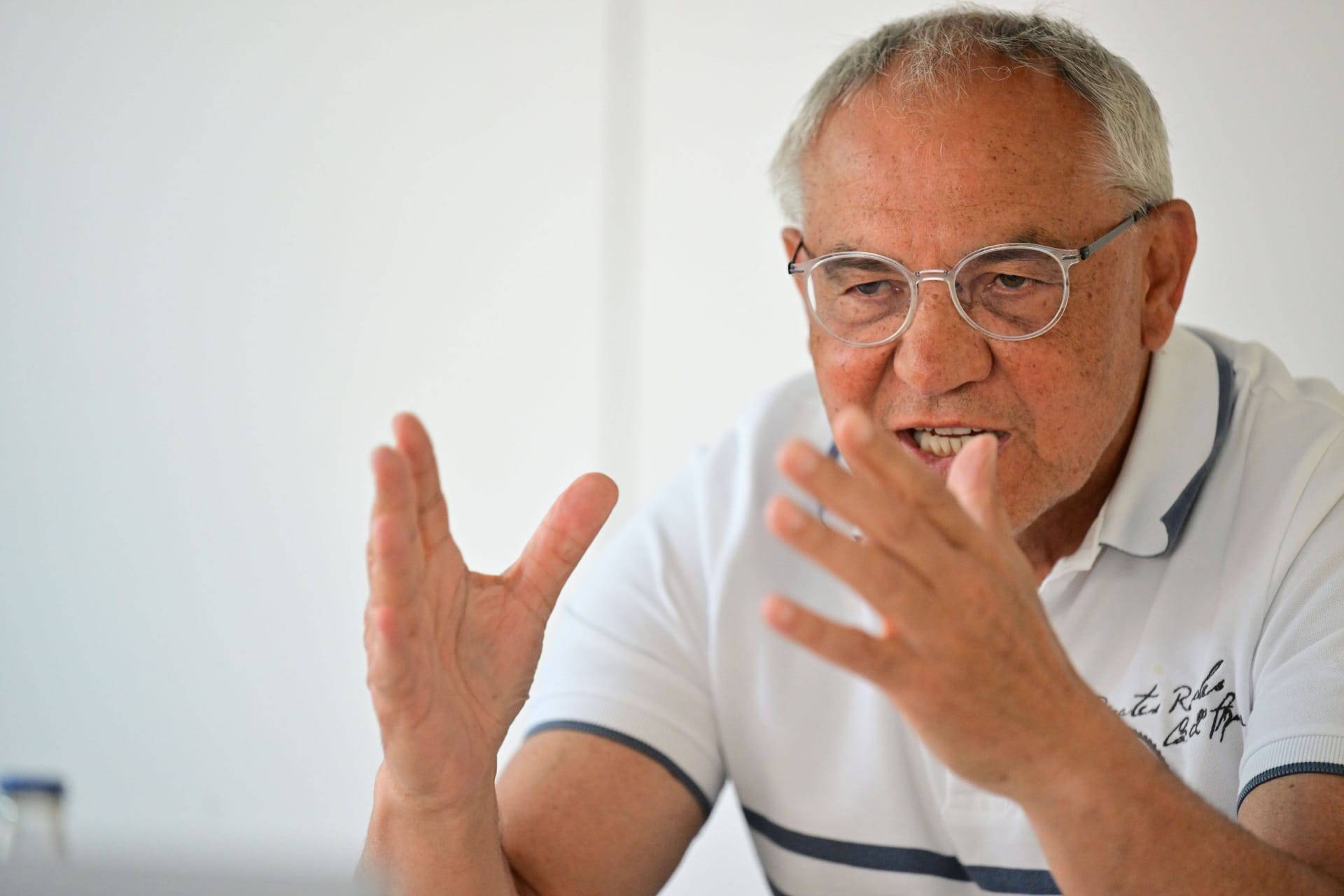 Felix Magath: Der ehemalige Spieler des Hamburger SV ist mit seinem Herzensklub unzufrieden.