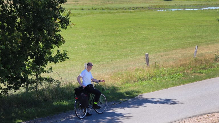 Mit dem Rad unterwegs: Entlang der Sude, zwischen Schwerin und dem Schaalsee, hat man die Wege auch mal ganz für sich allein.