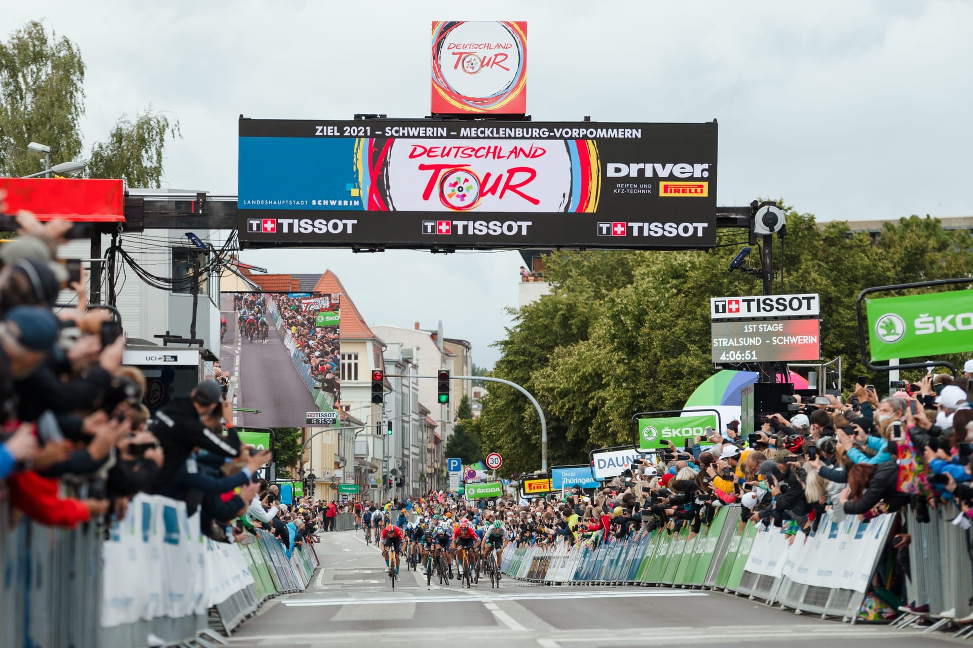 Zielsprint bei der Deutschland Tour 2021 in Schwerin: Ähnloche Szenen werden am kommenden Wochenende auch auf der Theo in Stuttgart erwartet.