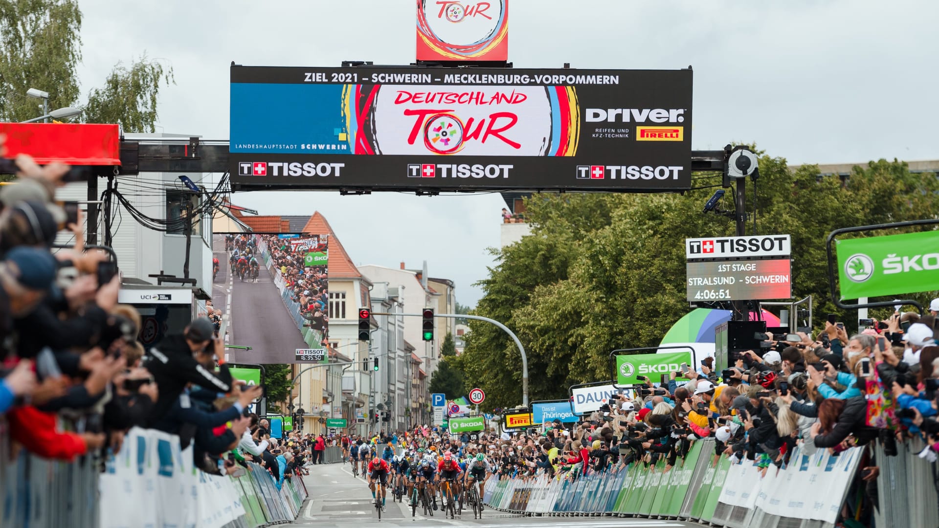 Zielsprint bei der Deutschland Tour 2021 in Schwerin: Ähnloche Szenen werden am kommenden Wochenende auch auf der Theo in Stuttgart erwartet.