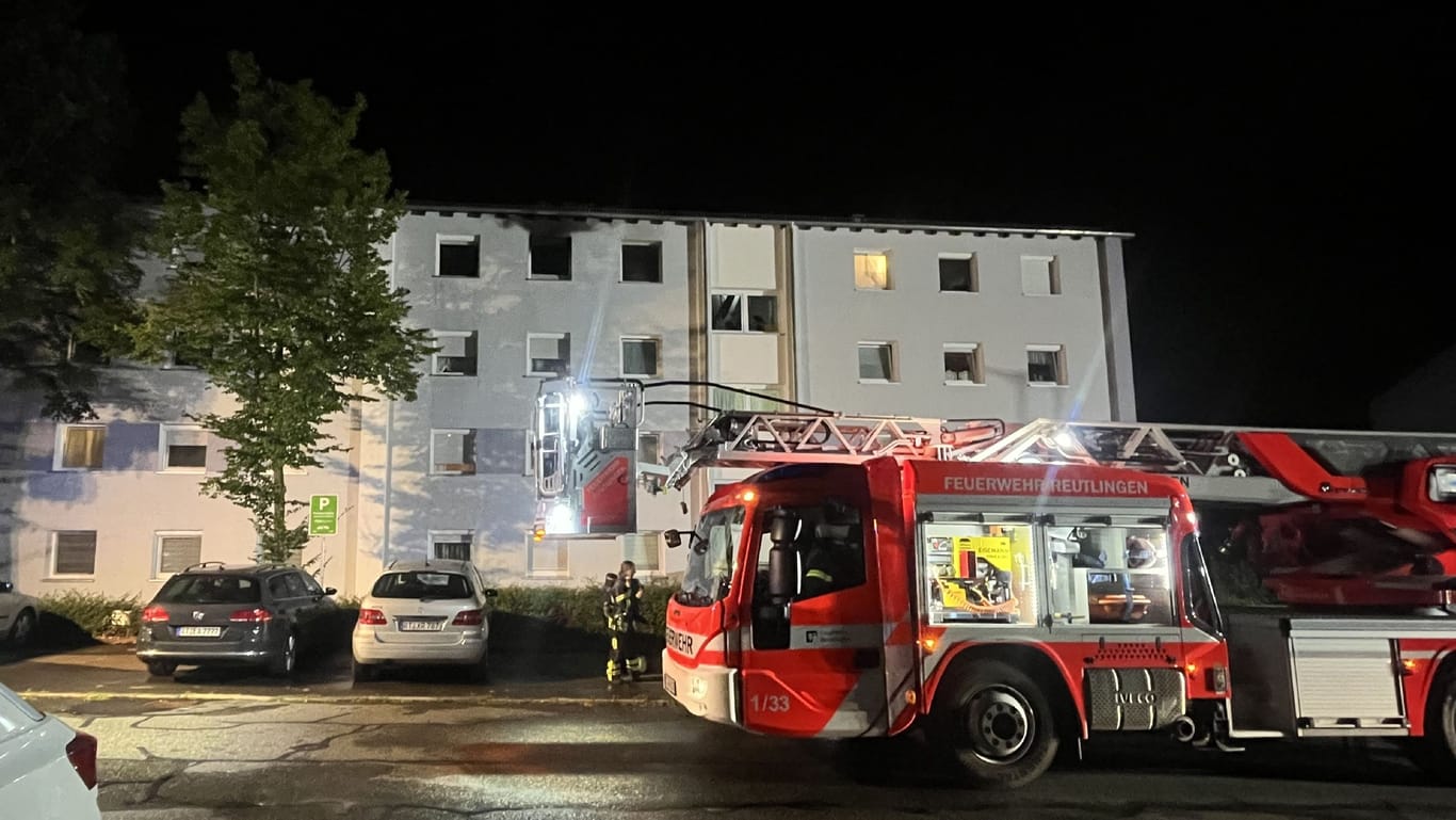 Feuerwehreinsatz in Reutlingen: Nach etwa einer Stunde hatte die Feuerwehr den Brand gelöscht, bei dem drei Menschen verletzt wurden.