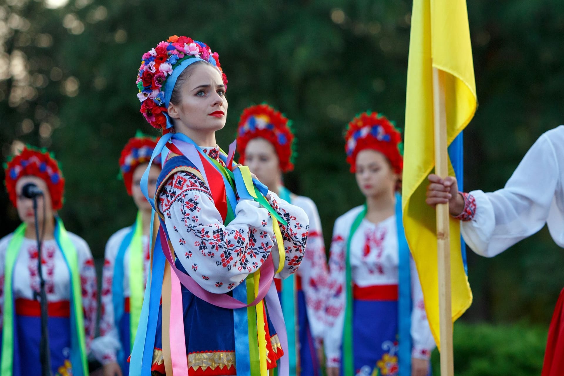 Mitglieder des Akademischen Volkschors von Zakarpattia: Während der künstlerischen Aktion «Gebet für die Ukraine» am Unabhängigkeitstag der Ukraine tritt die Gruppe auf.