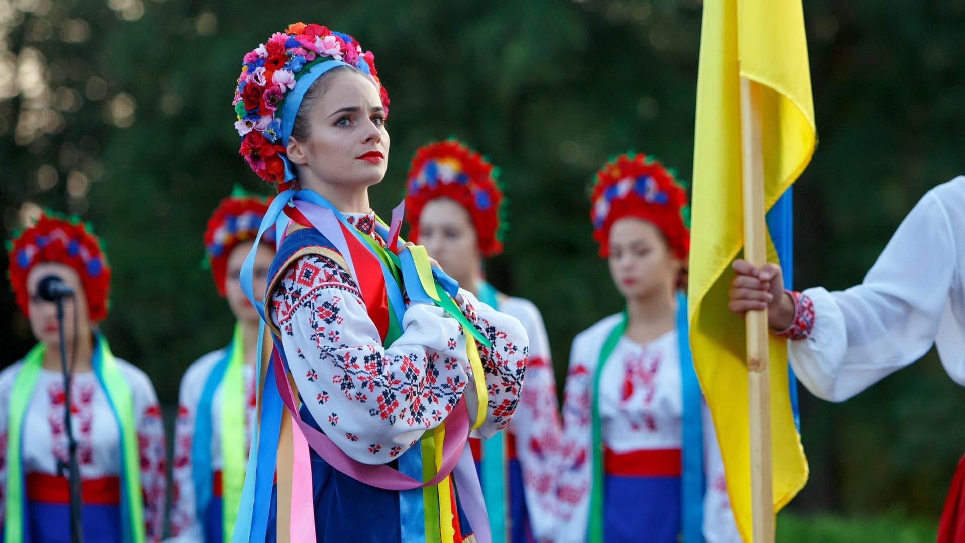 Mitglieder des Akademischen Volkschors von Zakarpattia: Während der künstlerischen Aktion «Gebet für die Ukraine» am Unabhängigkeitstag der Ukraine tritt die Gruppe auf.