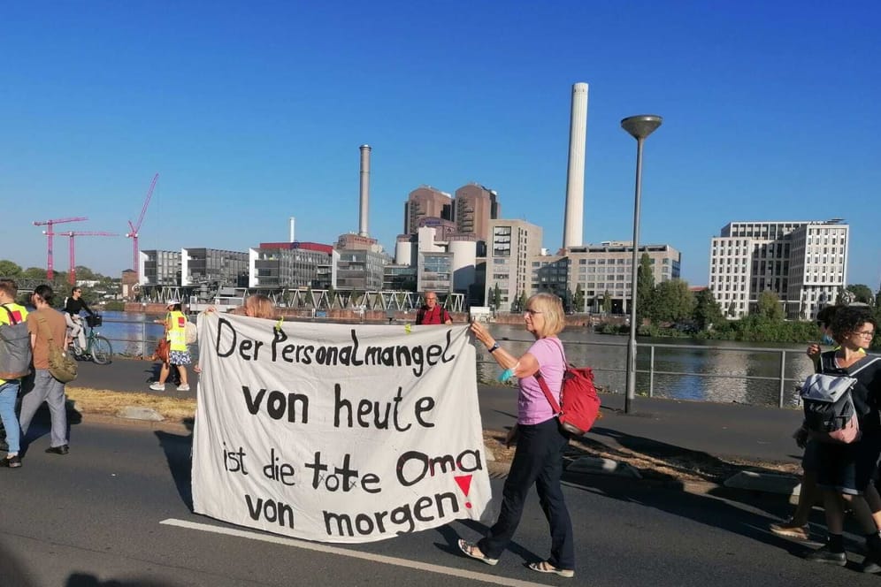Streik am Uniklinikum Frankfurt: Das Pflegepersonal fordert Entlastungen.