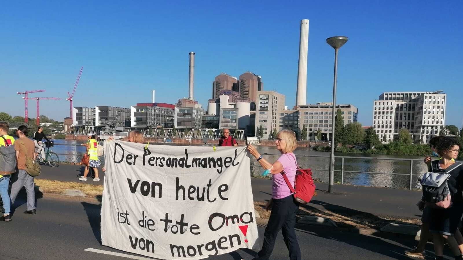 Streik am Uniklinikum Frankfurt: Das Pflegepersonal fordert Entlastungen.