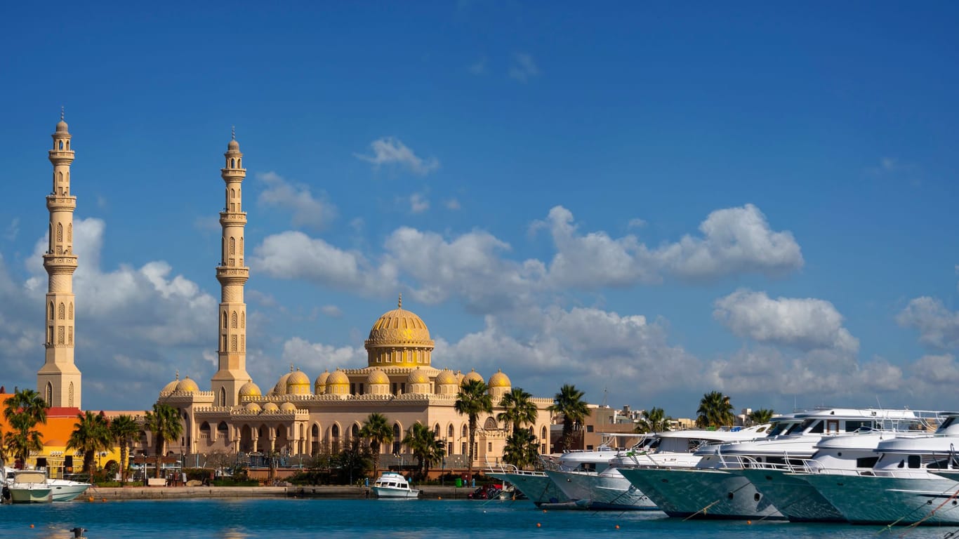 Hafen von Hurghada: Hier ist es auch im September noch sonnig und sehr warm.