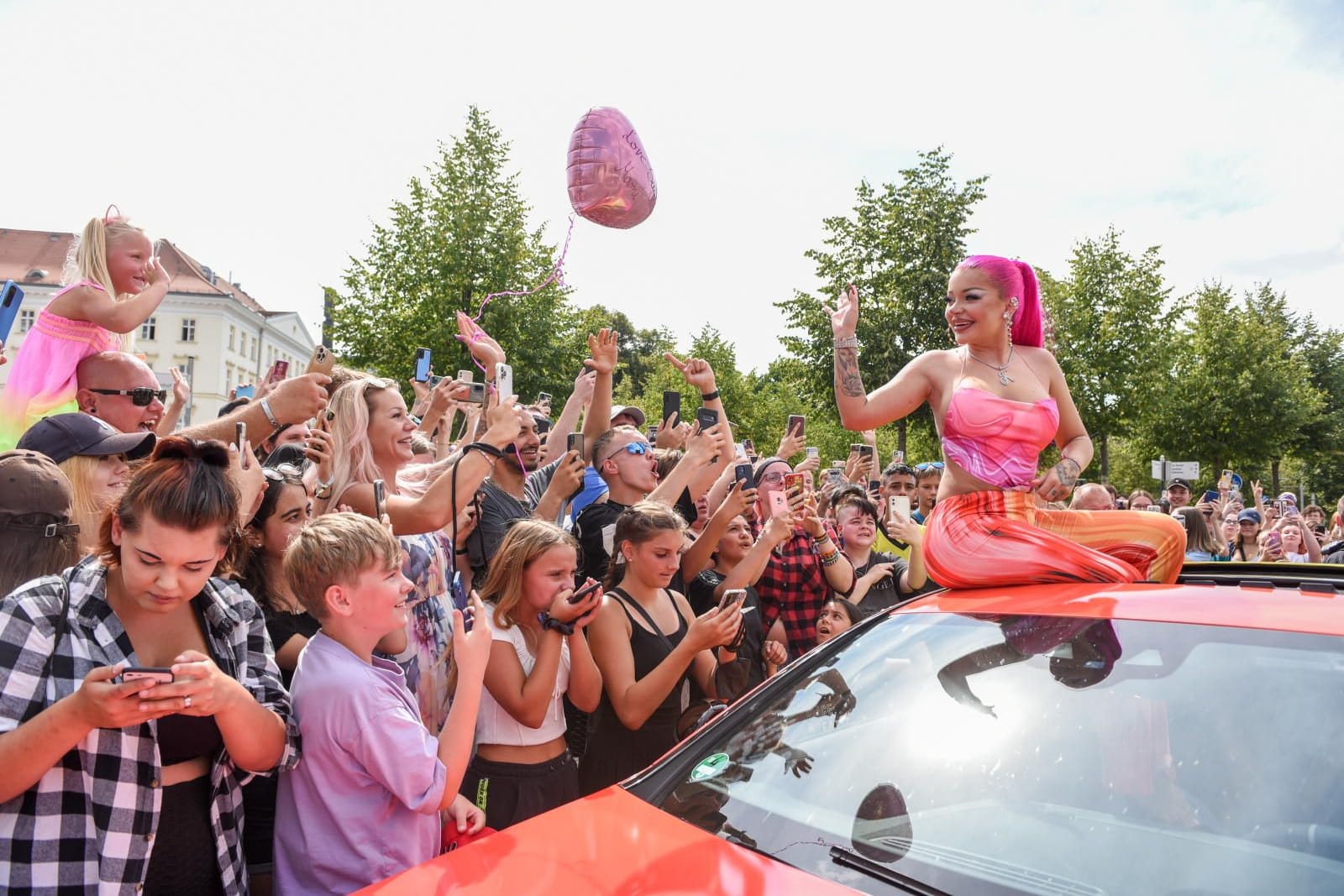 Fan-Ansturm in Leipzig: Rund 800 Fans wollten die Influencerin sehen.