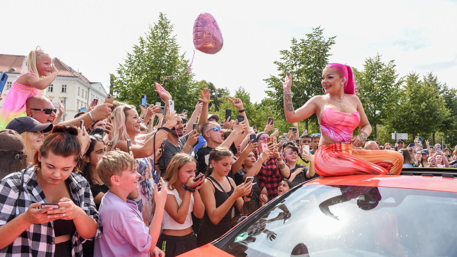 Fan-Ansturm in Leipzig: Rund 800 Fans wollten die Influencerin sehen.